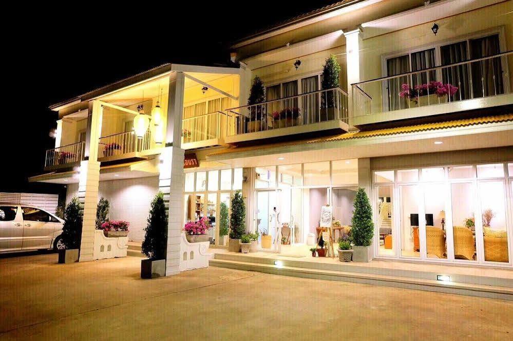 Baan Iyara Hotel Нан Екстериор снимка