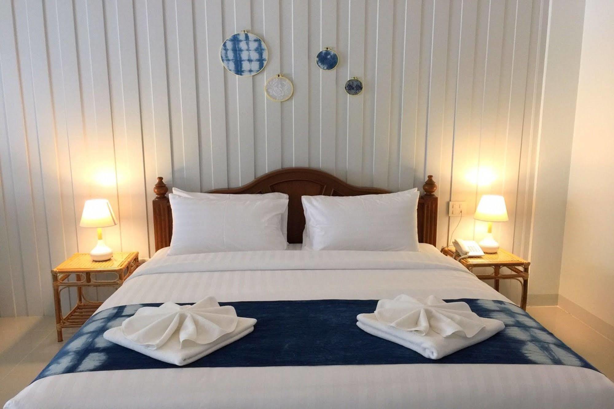 Baan Iyara Hotel Нан Екстериор снимка