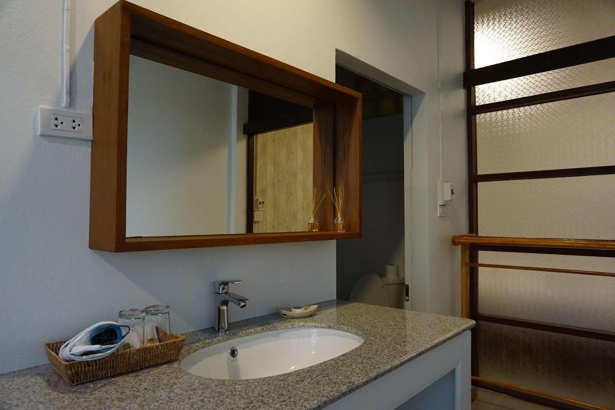 Baan Iyara Hotel Нан Екстериор снимка